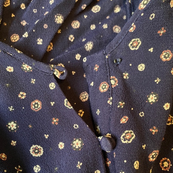 Rails, Beaux Blouse, Navy Foulard Floral Ruffle Button Long Sleeve Peplum Top - Picture 8 of 8